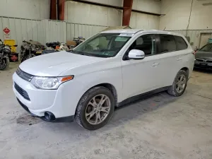 Mitsubishi Outlander SE 2.4L 4 2014
