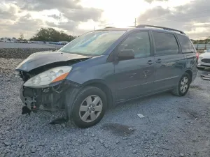 Toyota Sienna CE 3.5L 6 2010