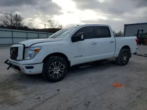 Nissan Titan SV 5.6L 8 2021