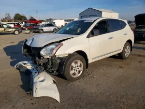 Nissan Rogue S 2.5L 4 2013