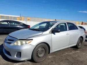 Toyota Corolla BASE 1.8L 4 2013