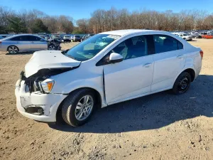 Chevrolet Aveo (Sonic) LT 1.8L 4 2015