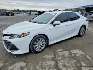 Toyota Camry LE 2.5L 4 2020