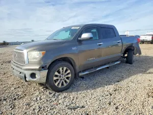 Toyota Tundra CREWMAX SR5 5.7L 8 2013