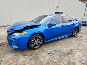 Toyota Camry SE 2.5L 4 2020