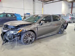 Toyota Camry SE 2.5L 4 2020
