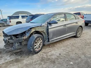Hyundai Sonata SE 2.4L 4 2019