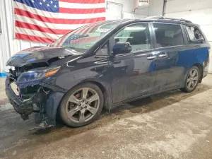 Toyota Sienna SE 3.5L 6 2016