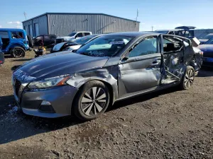 Nissan Altima SV 2.5L 4 2021