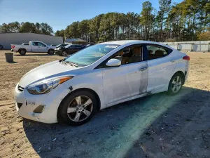 Hyundai Elantra GLS 1.8L 4 2013