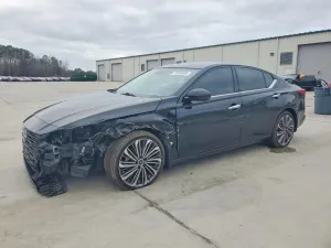 Nissan Altima SL 2.5L 4 2023