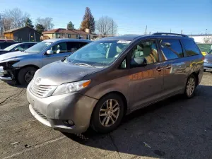 Toyota Sienna XLE 3.5L 6 2011
