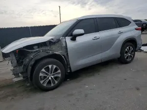 Toyota Highlander L 2.4L 4 2023
