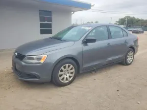 Volkswagen Jetta BASE 2.0L 4 2012
