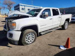 GMC Sierra K2500 DENALI 6.6L 8 2016