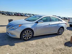 Hyundai Sonata SE 2.4L 4 2013