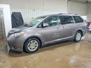 Toyota Sienna XLE 3.5L 6 2014