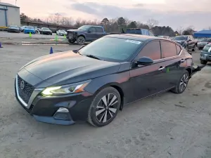 Nissan Altima SV 2.5L 4 2021