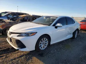 Toyota Camry LE 2.5L 4 2020