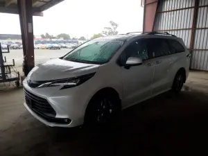 Toyota Sienna XLE 2.5L 4 2025