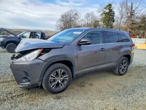 Toyota Highlander LE 2.7L 4 2019