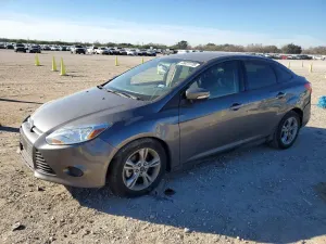 Ford Focus SE 2.0L 4 2014