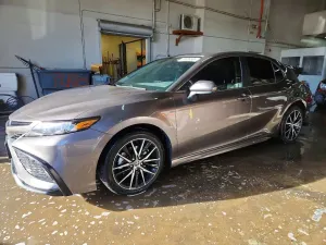 Toyota Camry SE 2.5L 4 2021