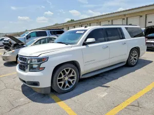 Chevrolet Suburban 5.3L 8 2015