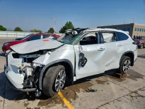 Toyota Highlander 3.5L 6 2022