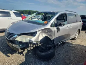 Toyota Sienna 3.5L 6 2014