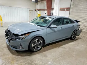 Hyundai Elantra LIMITED 2.0L 4 2022