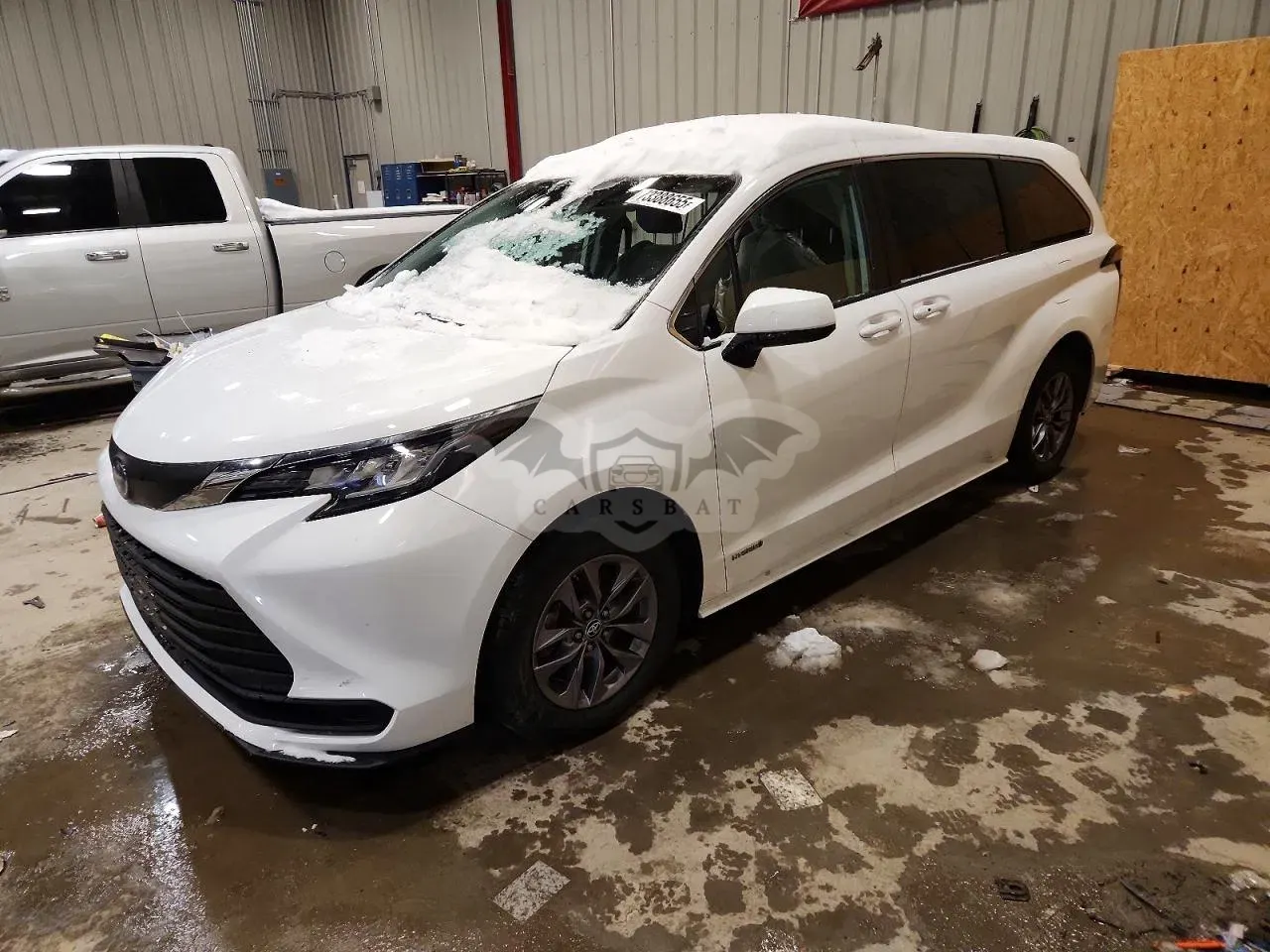 Toyota Sienna LE 2.5L 4 2021