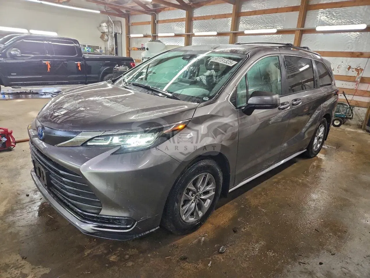 Toyota Sienna LE 2.5L 4 2022
