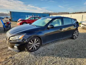 Nissan Altima SR 2.5L 4 2020