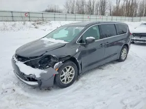 Chrysler Pacifica LX 3.6L 6 2017