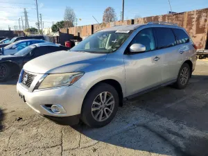 Nissan Pathfinder S 3.5L 6 2014