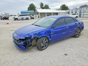 Hyundai Elantra 2.0L 4 2025