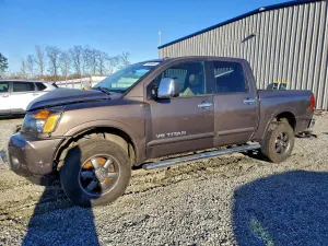 Nissan Titan S 5.6L 8 2014