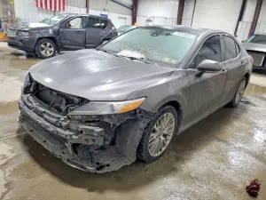 Toyota Camry XLE 2.5L 4 2020