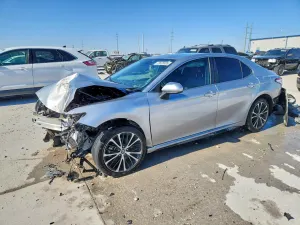 Toyota Camry SE 2.5L 4 2020
