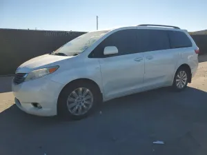 Toyota Sienna XLE 3.5L 6 2016