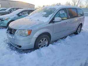 Chrysler Town & Country TOURING 3.8L 6 2010