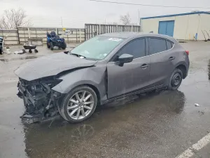 Mazda 3 GRAND TOURING 2.5L 4 2018