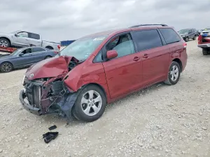 Toyota Sienna LE 3.5L 6 2013