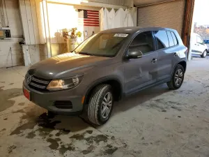 Volkswagen Tiguan S 2.0L 4 2012