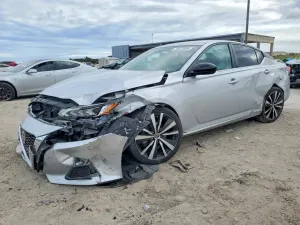 Nissan Altima SR 2.5L 4 2020