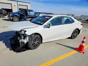 Toyota Camry SE 2.5L 4 2021