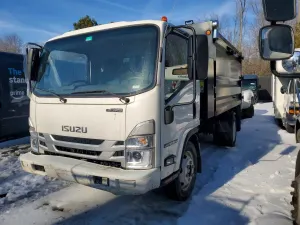 Isuzu NPR 6.6L 8 2024