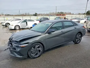 Hyundai Elantra 2.0L 4 2025