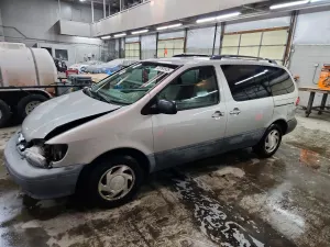 Toyota Sienna LE 3.0L 6 2001